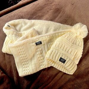 Ugg Hat & Infinity Scarf White OS